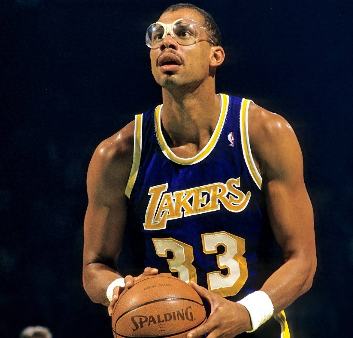 🚨🔵 官方消息：切尔西确认任命利亚姆·罗森尼尔为新任主教练，合同有效期至2032年6月。 这位新帅签下了一份为期六年半的合约。 来源：转会专家罗马诺